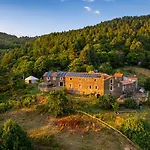 Lou Rey Eco Hameau - Gite, D'hotes & Table D'hotes 3*
